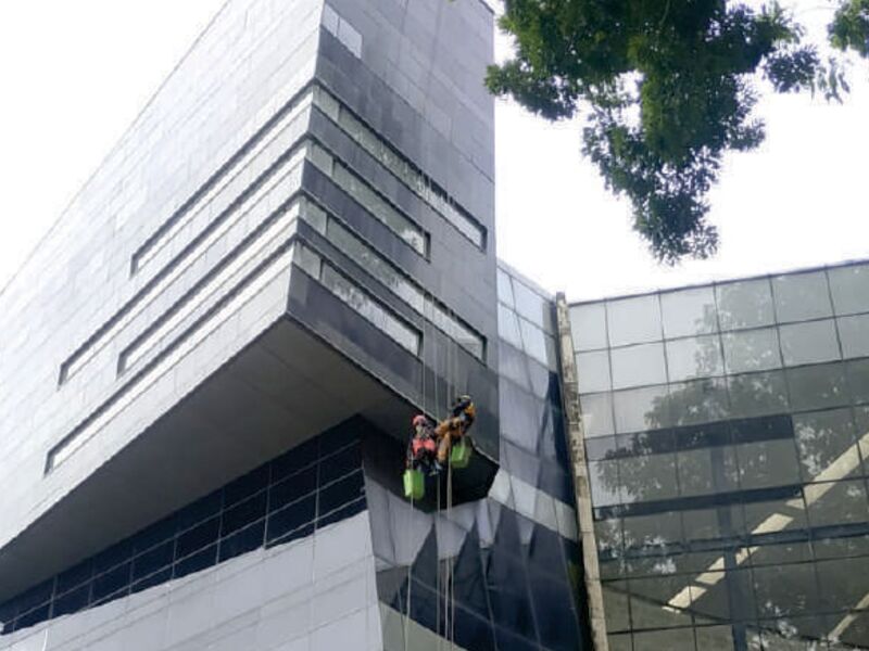 Rope Access Gedung Bertingkat